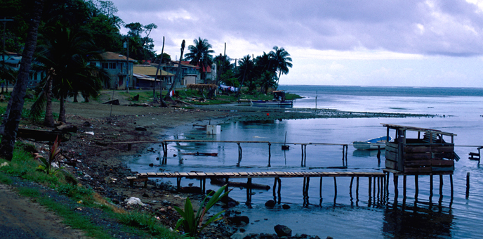 Punta Gorda on Roatan, Honduras. (Photo by G. A. Volb/Shutterjock)